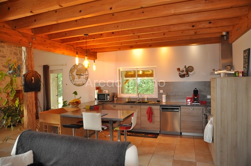 Spacious house, 3 bedrooms, covered terrace and garden of approx. 1500 m2.