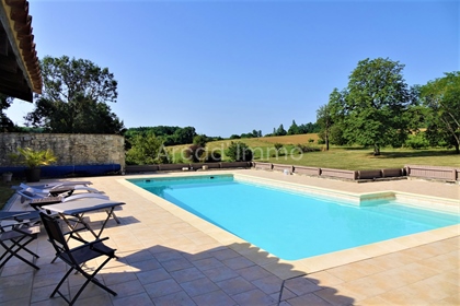 Magnificent property consisting of three houses/gîtes, adjoining outbuildings, a beautiful swimming
