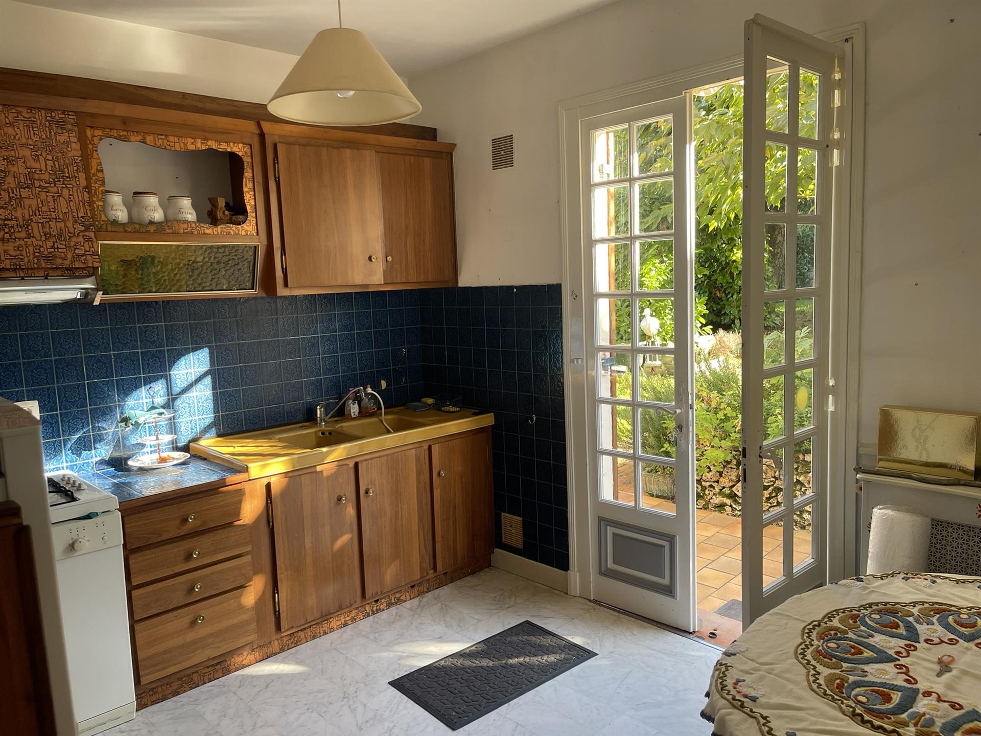 Beautiful house 4 bedrooms with outbuilding and an enclosed garden.