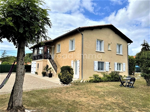 Lovely, pleasant house with ground-floor studio (133 m2 living space in total), garage and workshop,