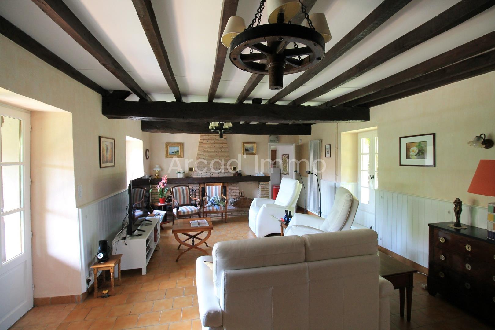 Magnificent longère with pigeon house, 5 bedrooms, a studio, a barn, swimming pool.