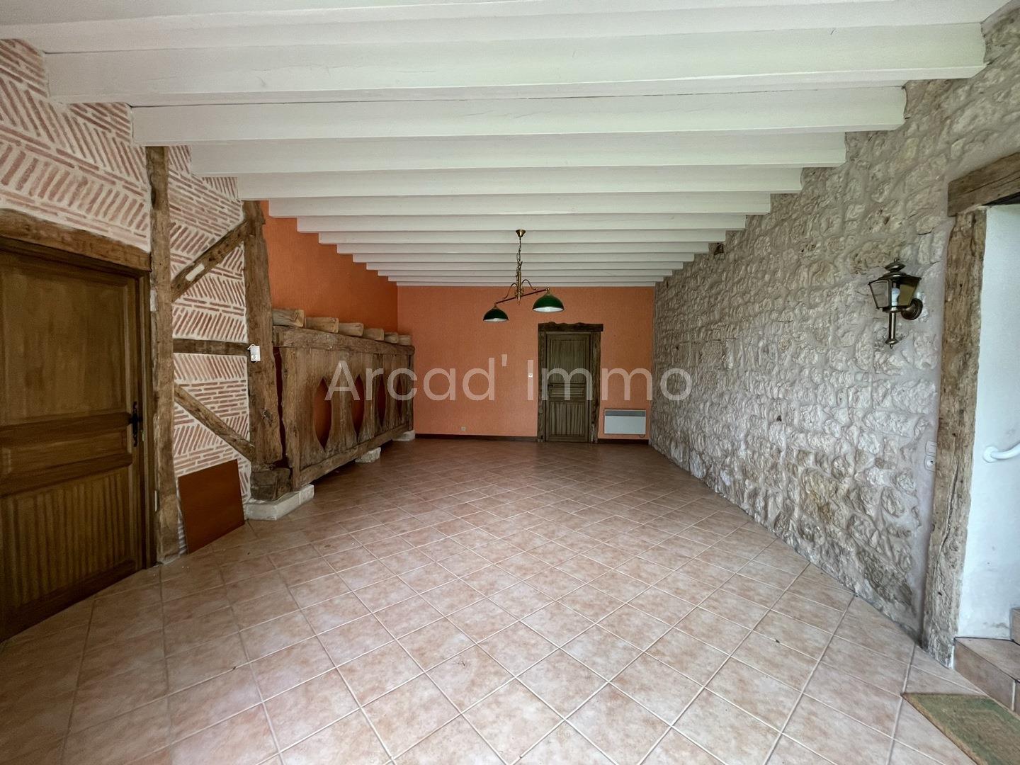 Magnificent longère with pigeon house, 5 bedrooms, a studio, a barn, swimming pool.
