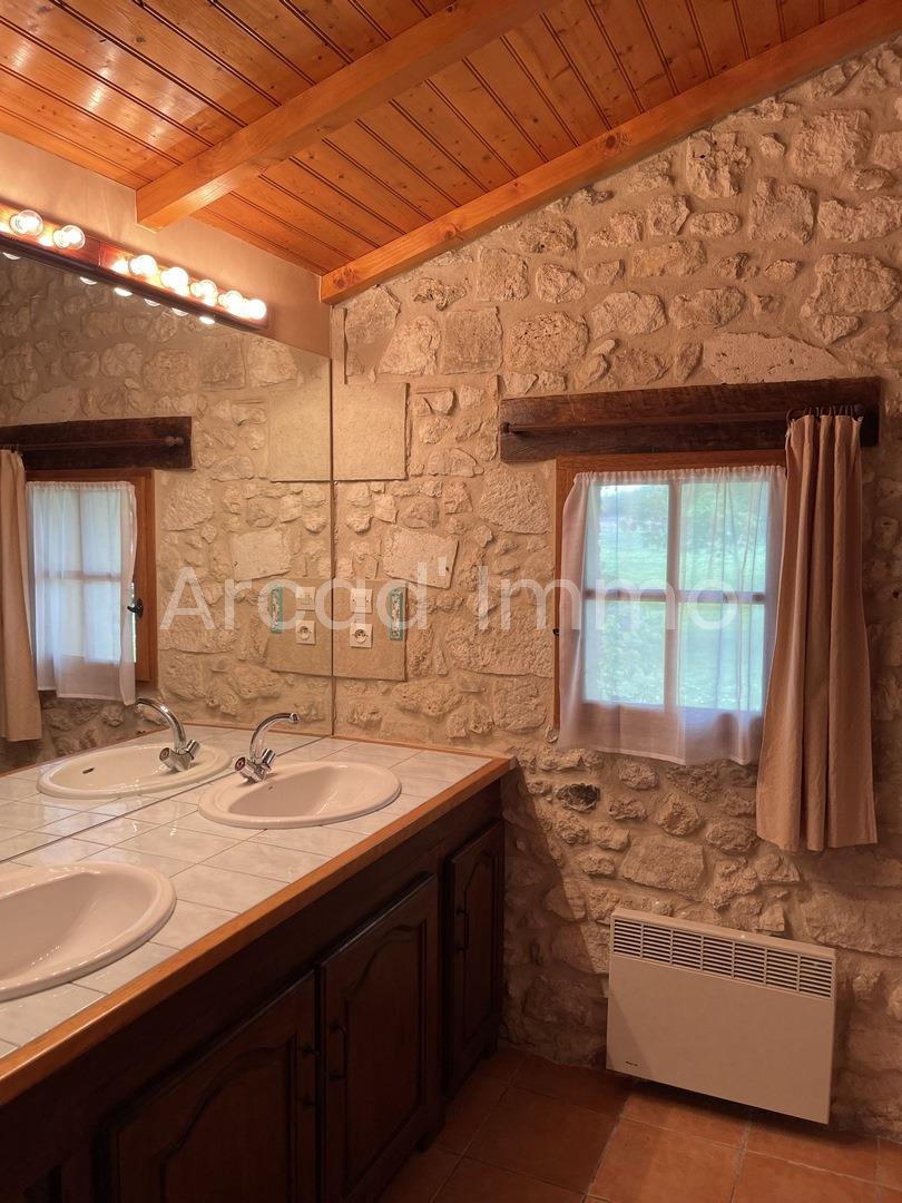 Magnificent longère with pigeon house, 5 bedrooms, a studio, a barn, swimming pool.