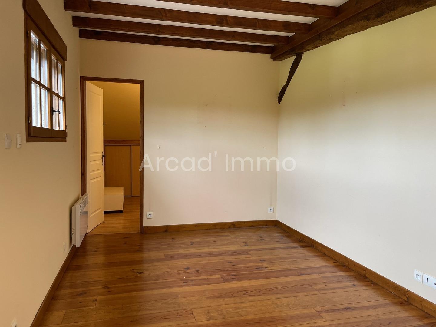 Magnificent longère with pigeon house, 5 bedrooms, a studio, a barn, swimming pool.