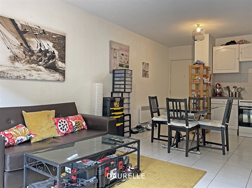 2-room apartment with terrace and parking for sale in Châteaurenard