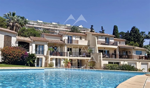 Close to Cannes - Semi-detached villa with sea views