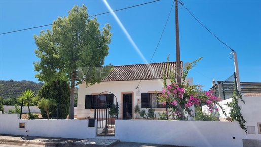 Maison Typiques - de l'architecture traditionnelle de l'Algarve à vendre à la périphérie de la ville