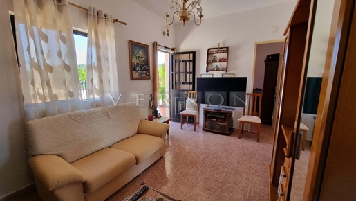 Traditional Algarve style cottage for sale in the outskirts of Silves city, Algarve