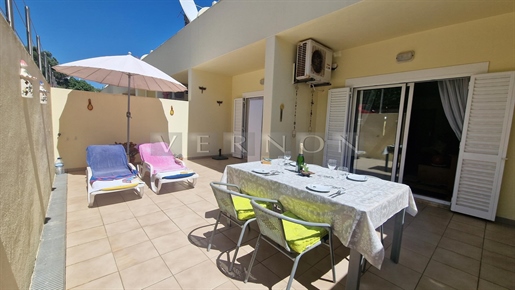 Algarve Carvoeiro zu verkaufen Maisonette-Wohnung mit 1+2 Schlafzimmern, Gemeinschaftspool und Parkp