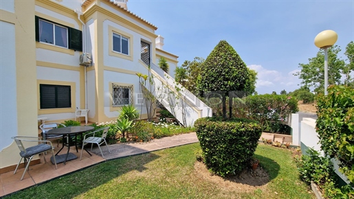 Algarve, Carvoeiro, appartement de 2 chambres à vendre, avec piscine et garage, situé à 5 minutes du