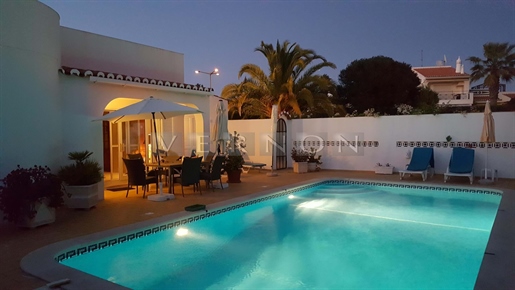 Algarve, Carvoeiro para venda, moradia com 2 quartos, piscina aquecida no Vale do Milho, Carvoeiro