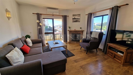 Algarve Carvoeiro zu verkaufen 2-Zimmer-Wohnung mit Garten, pool in Monte Dourado, nur einen kurzen