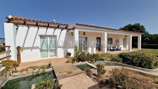 Algarve, Charming spacious country cottage with 3 bedrooms and pool for sale between Lagoa and Silve
