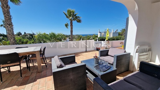 Algarve, Carvoeiro à vendre, villa rénovée de 3 chambres avec piscine, vue sur la mer à seulement qu