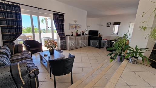 Algarve, Carvoeiro zu verkaufen, renovierte Villa mit 3 Schlafzimmern, Pool, Meerblick nur einen kur