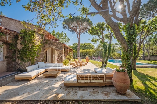 Grimaud - Beautiful stone property on private domaine