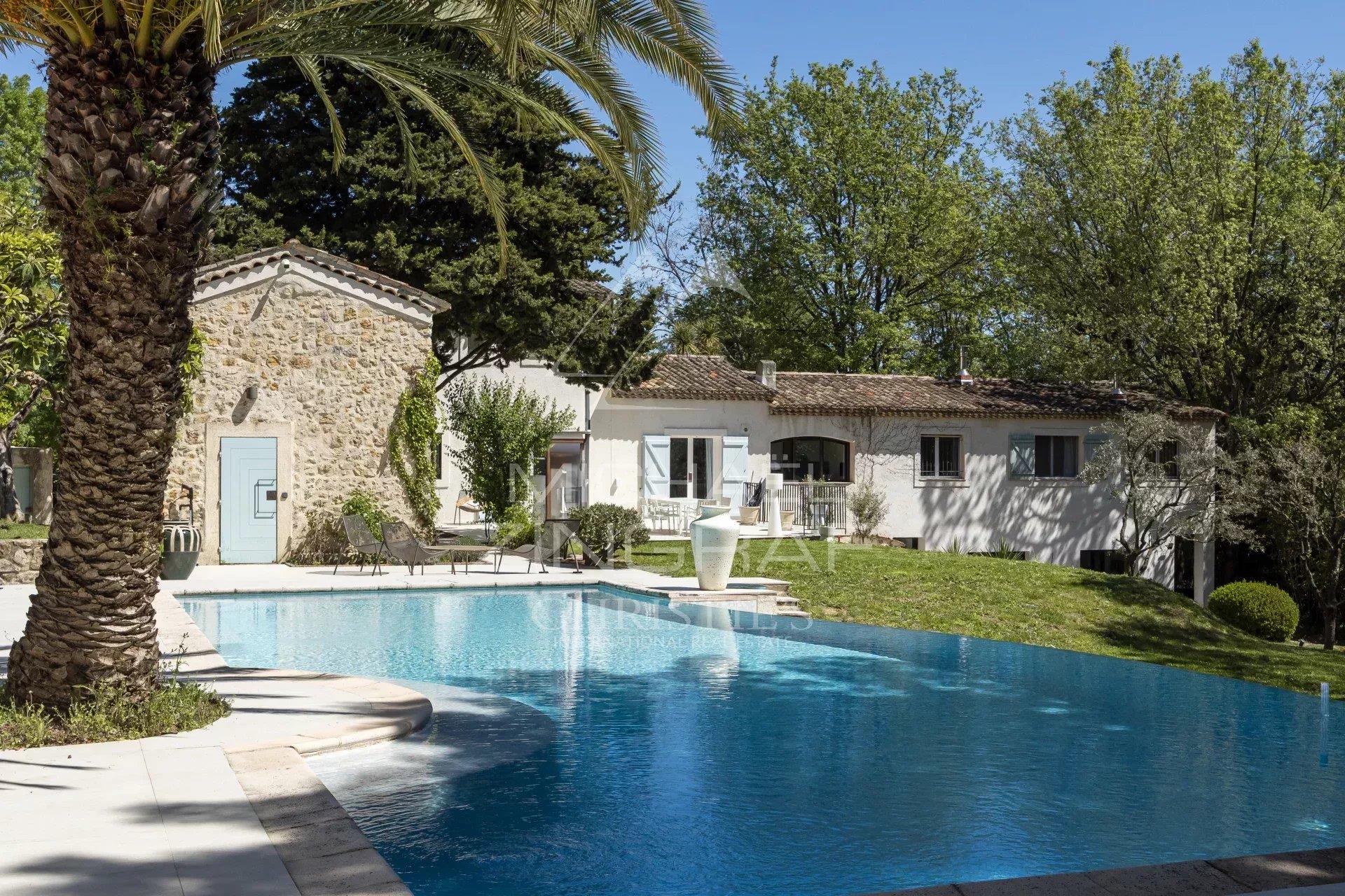 Valbonne village - Family Estate
