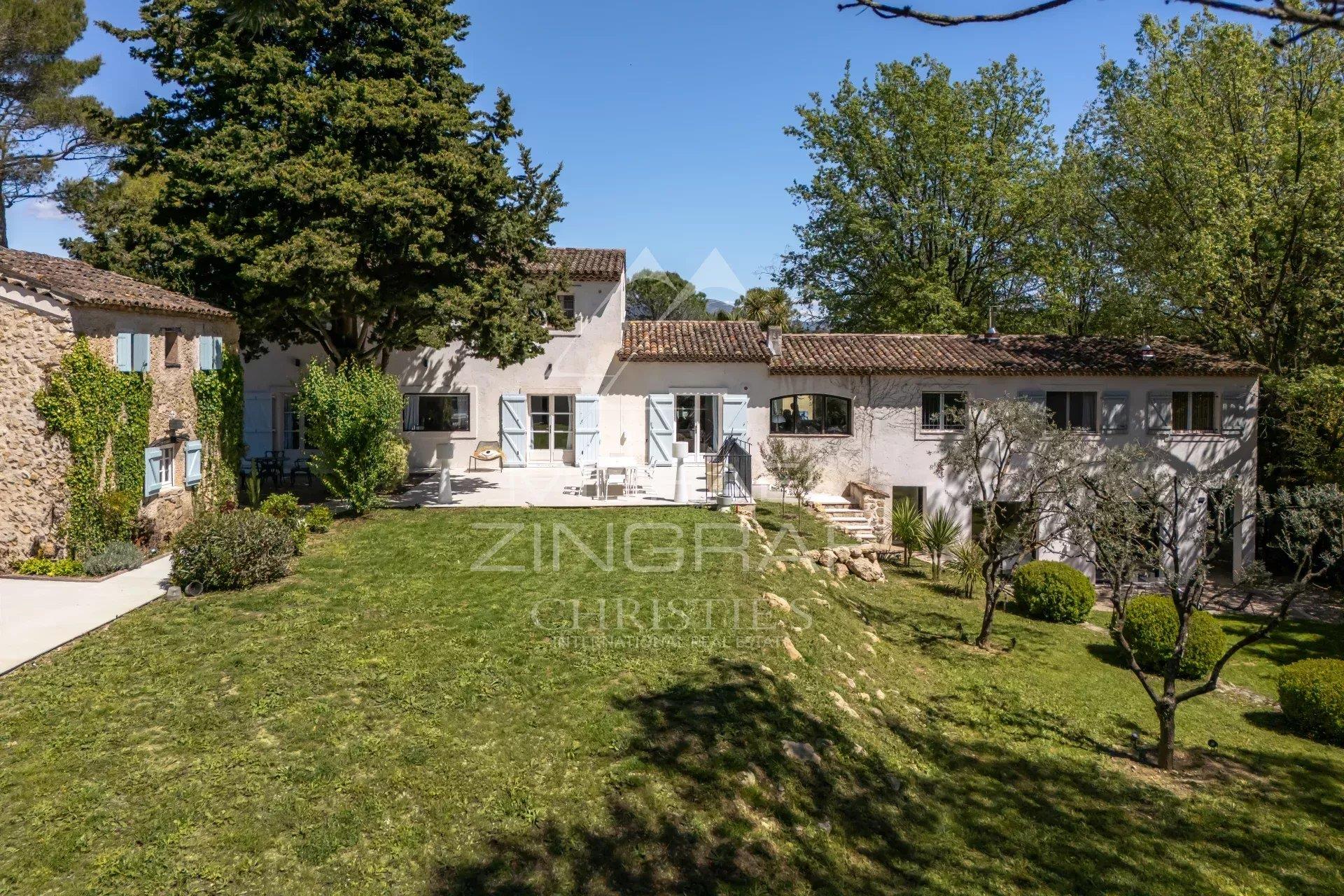 Valbonne village - Family Estate