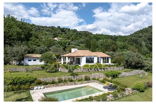 Nestled in a green setting - fully renovated villa