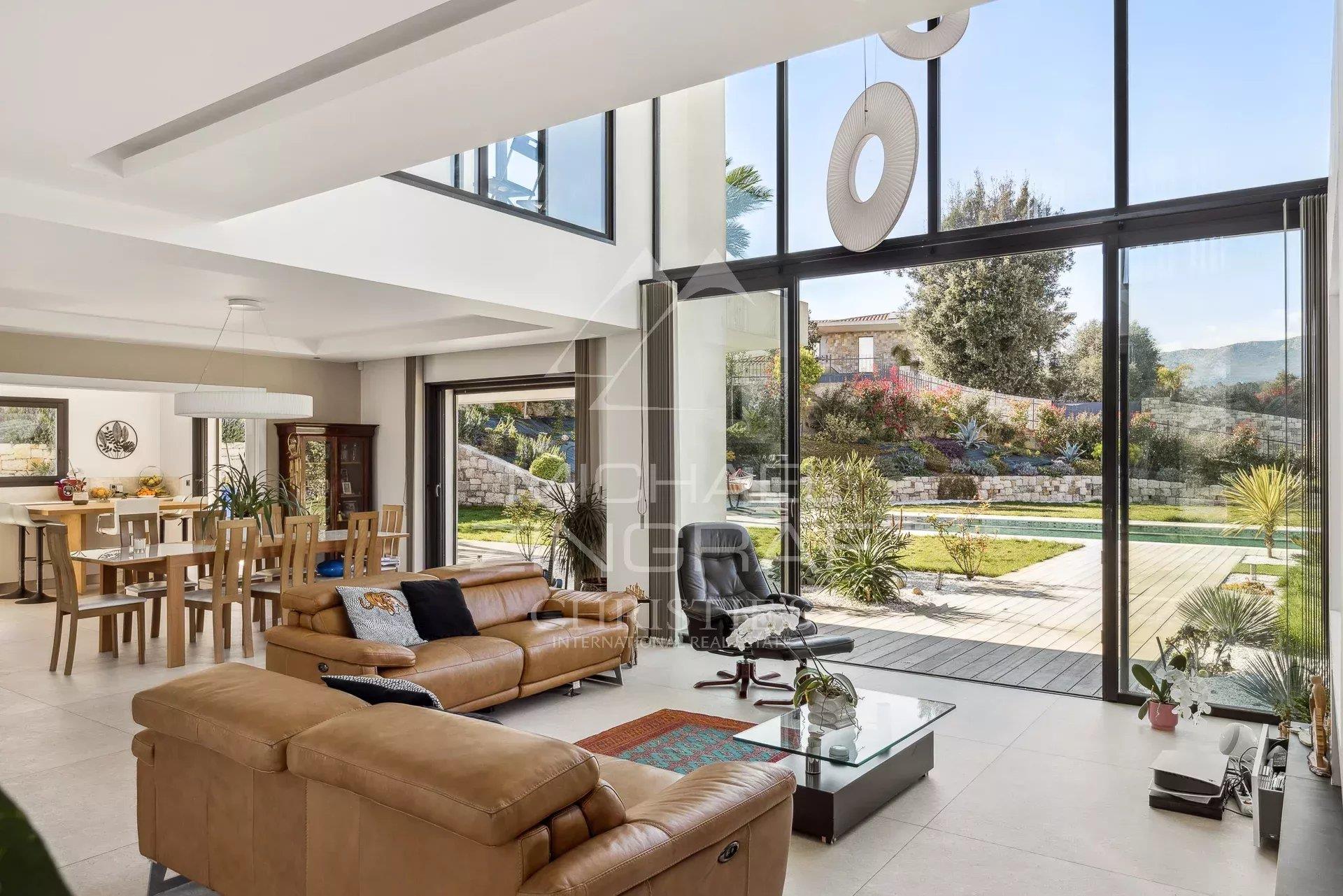 Contemporary Villa in a Prestigious Area of Roquefort-les-Pins