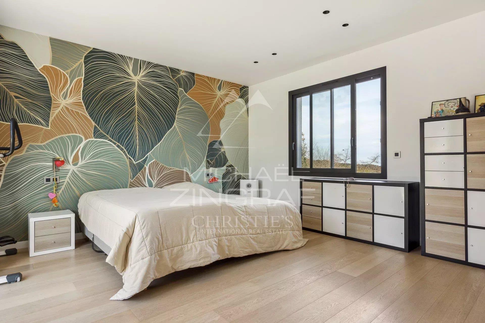 Contemporary Villa in a Prestigious Area of Roquefort-les-Pins