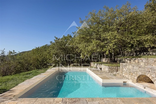 Charming property with panoramic view