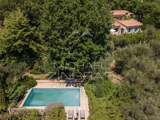 Provençal villa in a green setting