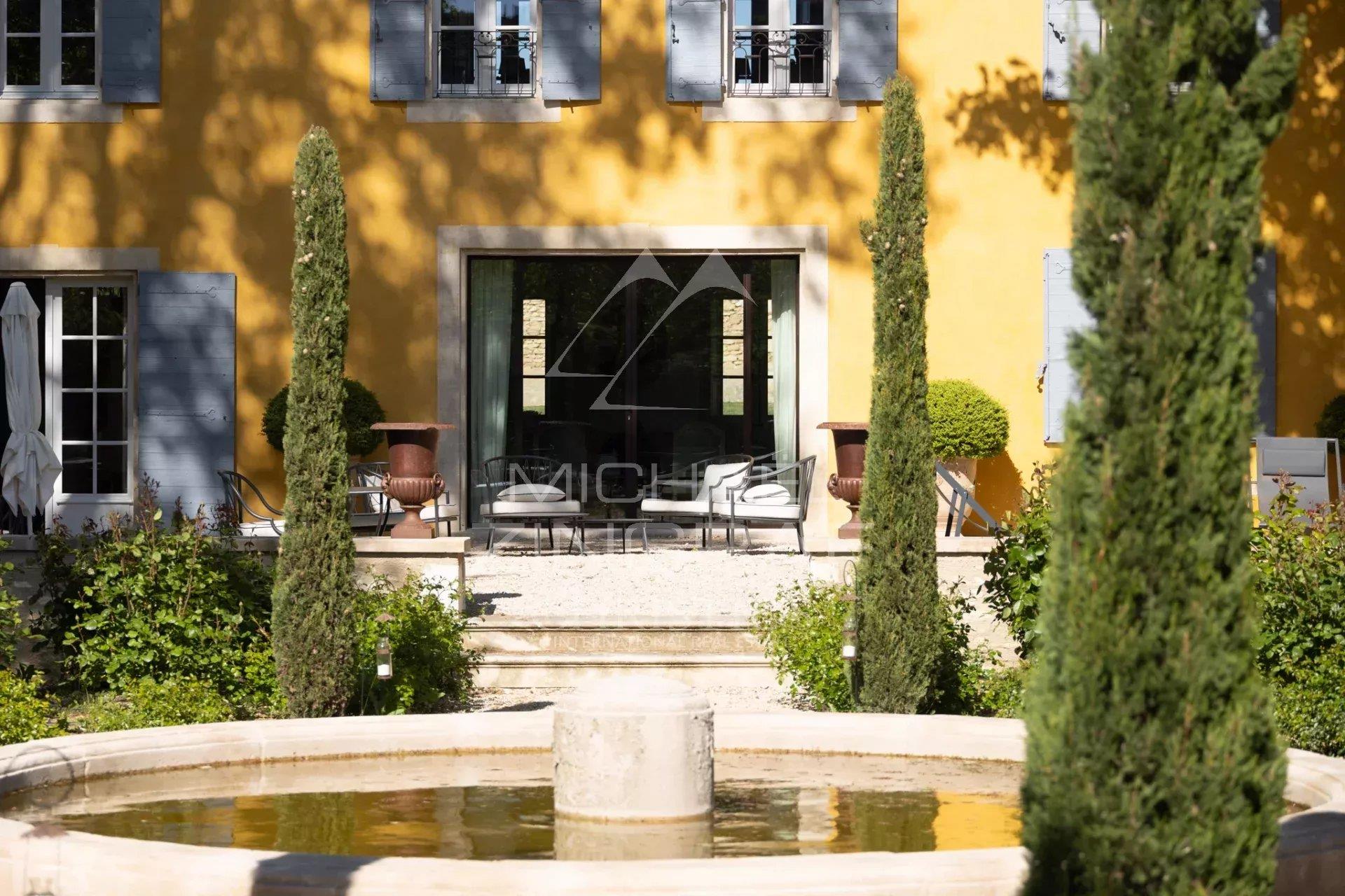 Ménerbes - Exceptional country house with panoramic view