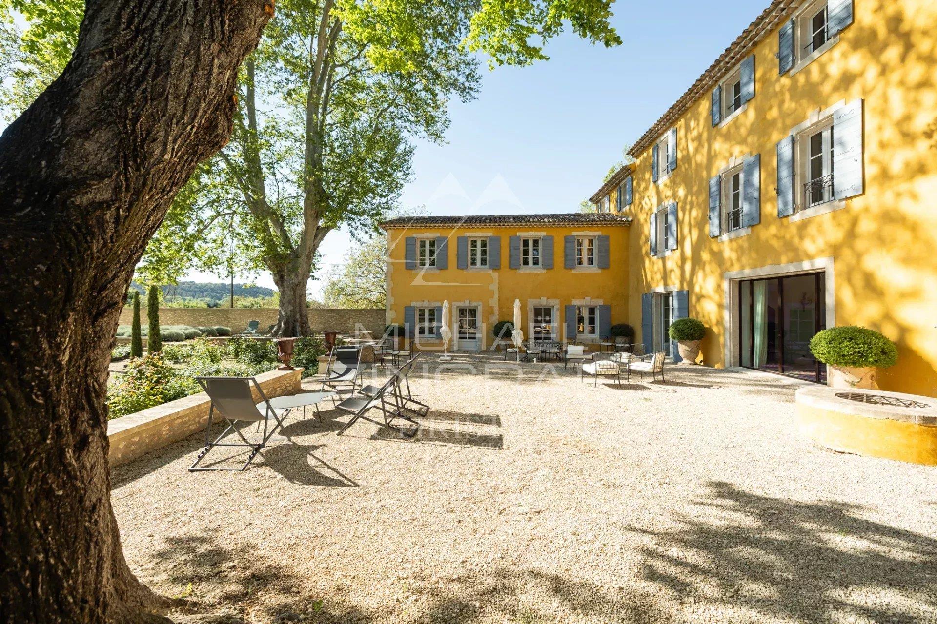 Ménerbes - Exceptional country house with panoramic view