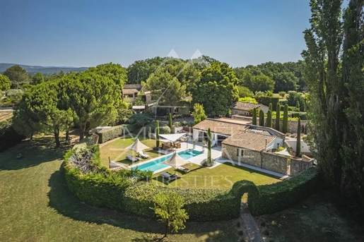 Luberon - Property of character with cottages