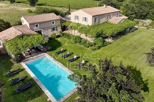 Saint-Saturnin-Lès-Apt - Exceptionnelle propriété avec maison d'amis et piscines