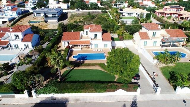 Huis 4 slaapkamers Te koop in Quelfes,Olhão