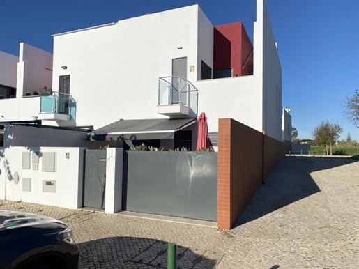 Dom w zabudowie bliźniaczej T2 na sprzedaż w Quelfes,Olhão