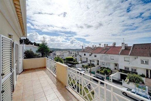 House with 6 Rooms in Lisboa with 445,00 m²