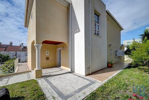 House with 6 Rooms in Lisboa with 445,00 m²