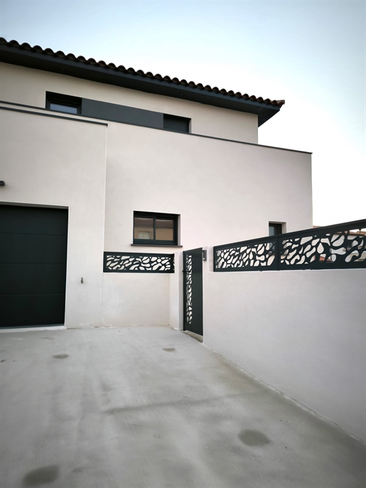 À vendre : Villa T5 Moderne de 2023 avec Jardin, Terrasse et Garage