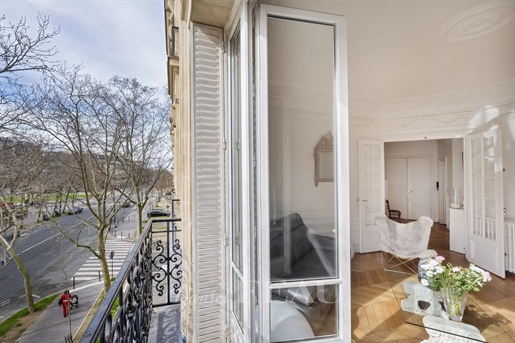 Parijs 7e arrondissement – Een appartement met 3 slaapkamers en een balkon