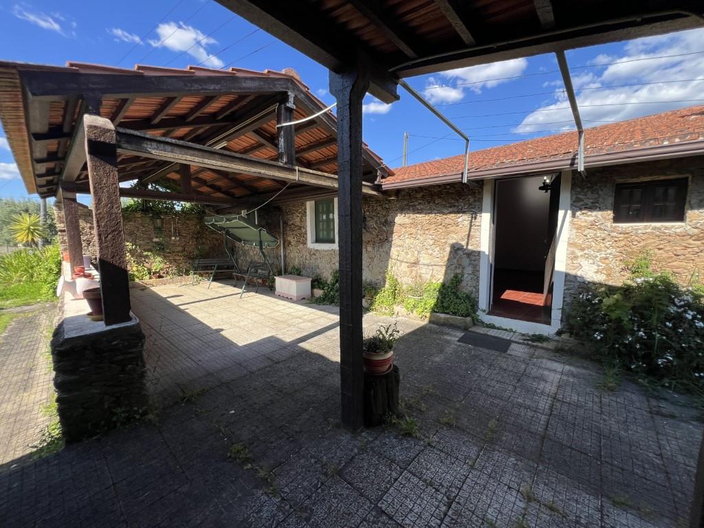 Small farm with rustic house T3+1, near the Castelo do Bode Dam