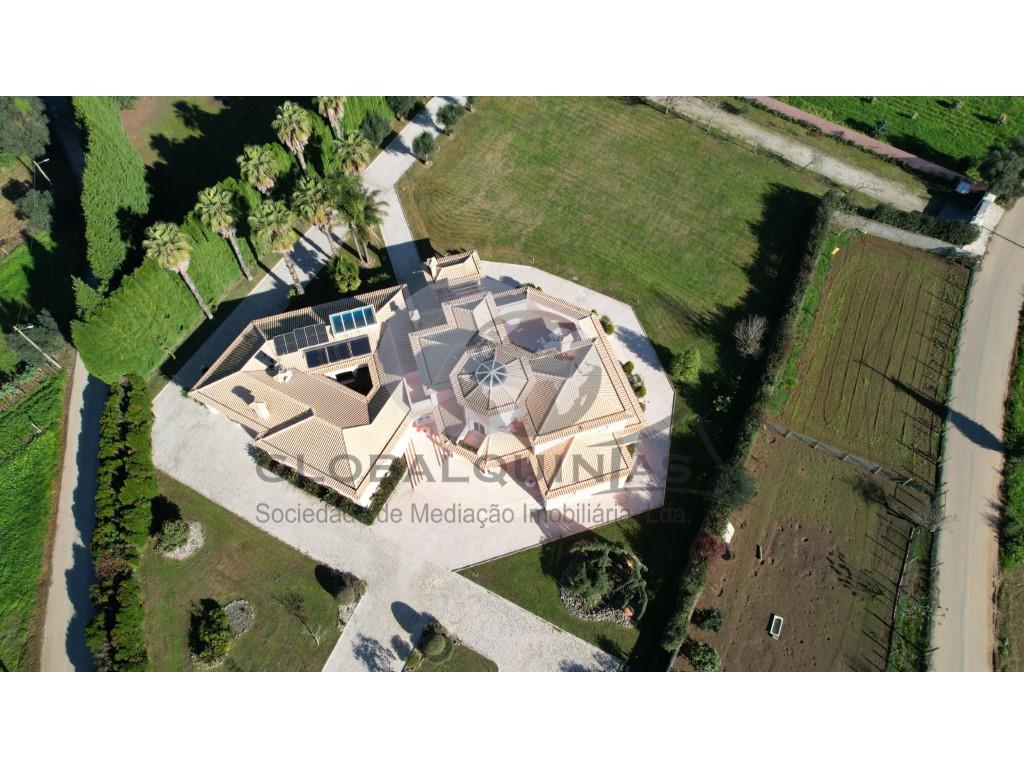Quinta terreno 11860,00m2, mansão imponente c/ piscina próximo de praias