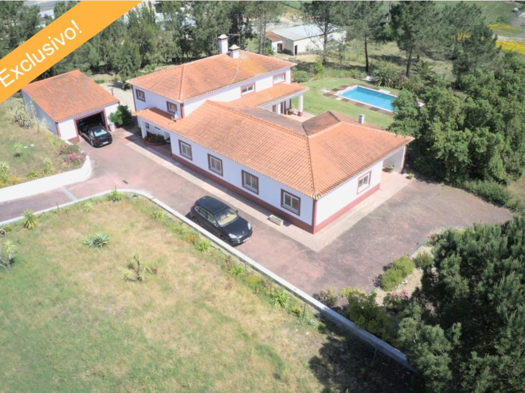 Country house, T4+1, traditional architecture, gross area 303.77 m2 set in a plot of 16 840.00 m2