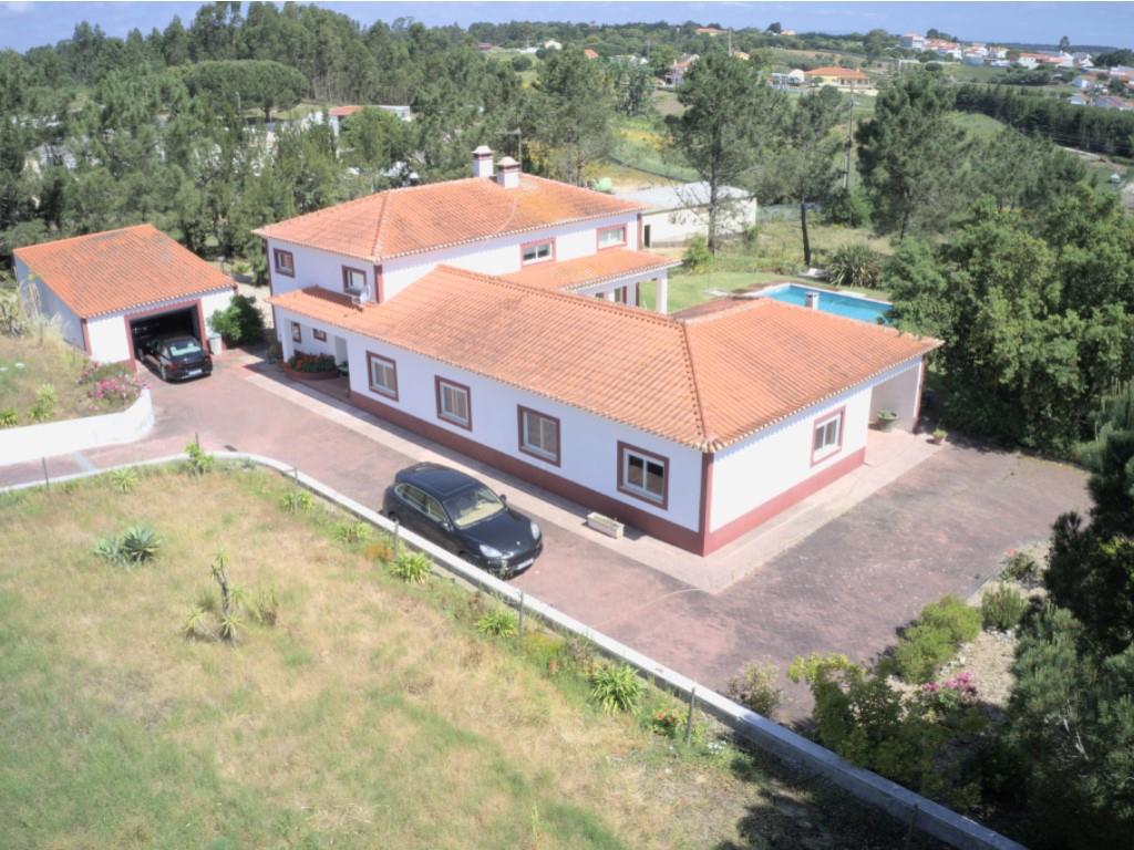 Country house, T4+1, traditional architecture, gross area 303.77 m2 set in a plot of 16 840.00 m2