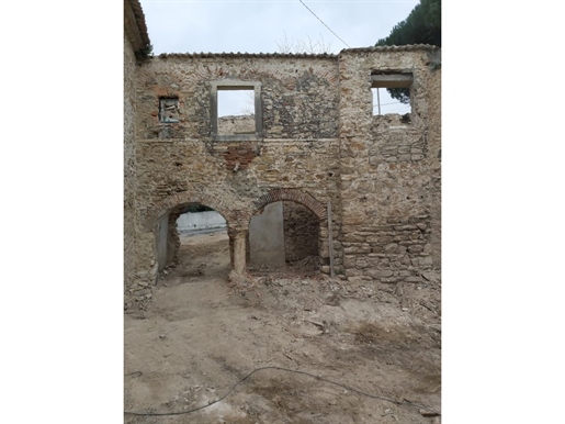Manoir en ruine avec projet de réhabilitation près de la ville de Torres Vedras