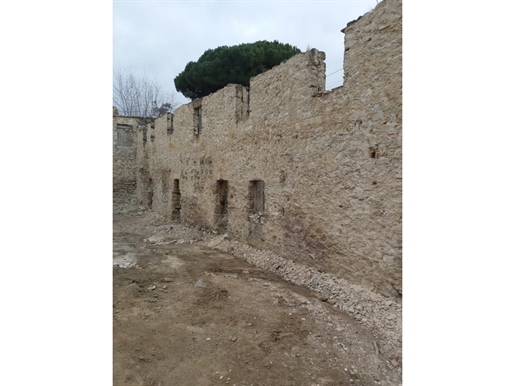 Ruined manor house with rehabilitation project close to the town of Torres Vedras