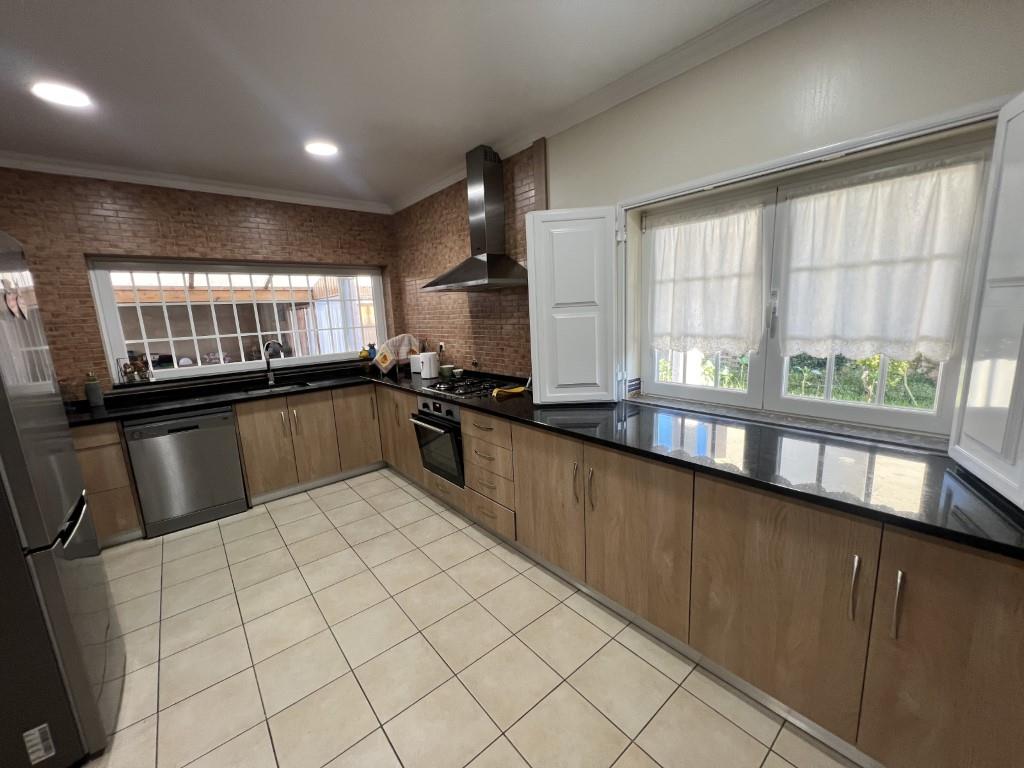Charming house with pool and borehole, T4+1