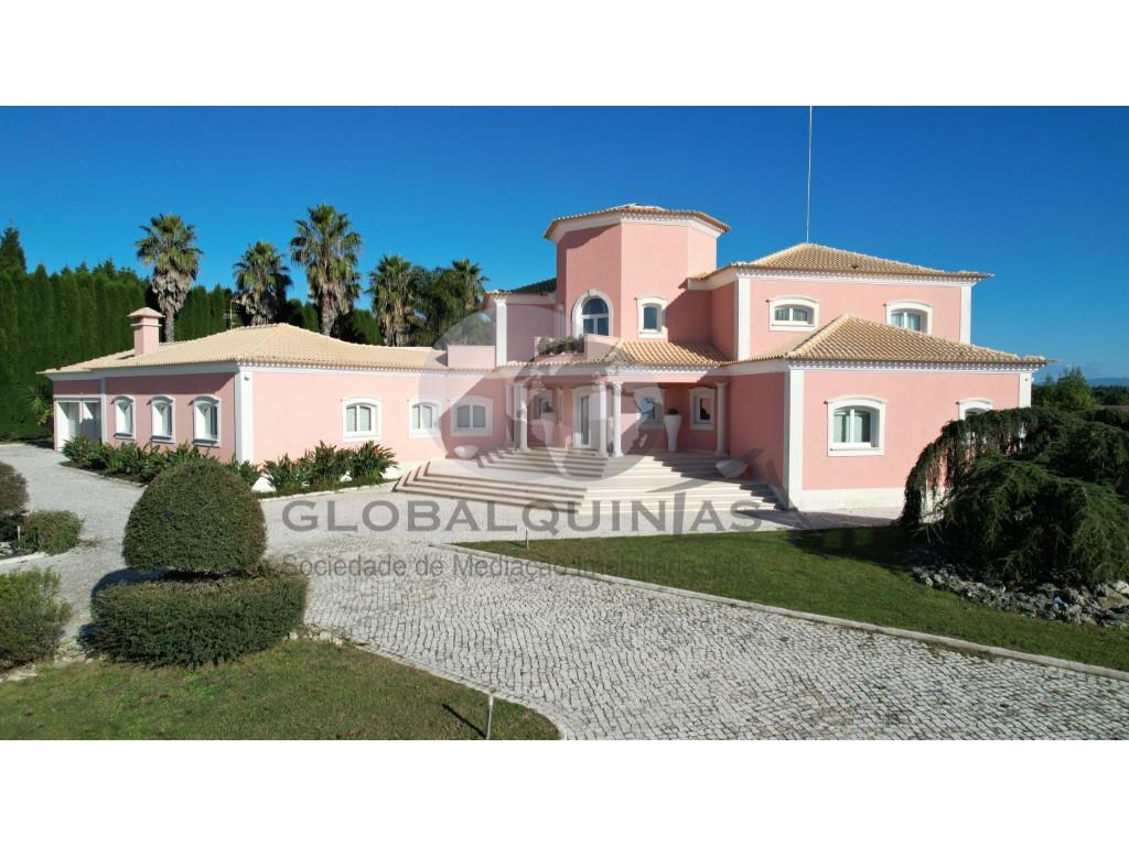 Farm land, imposing mansion w/ swimming pool close to beaches