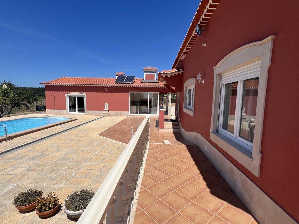 House, 5 Bedrooms, With Land Of 15 200.00 m2