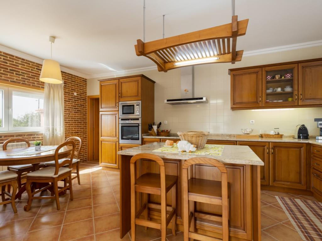 House, 5 Bedrooms, With Land Of 15 200.00 m2