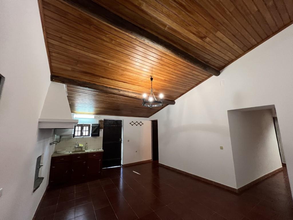 Small farm with rustic house T3+1, near the Castelo do Bode Dam