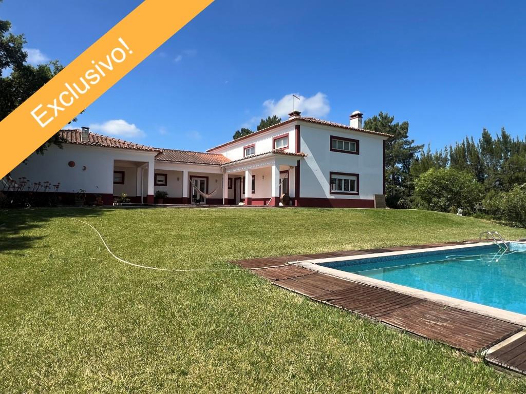 Country house, T4+1, traditional architecture, gross area 303.77 m2 set in a plot of 16 840.00 m2