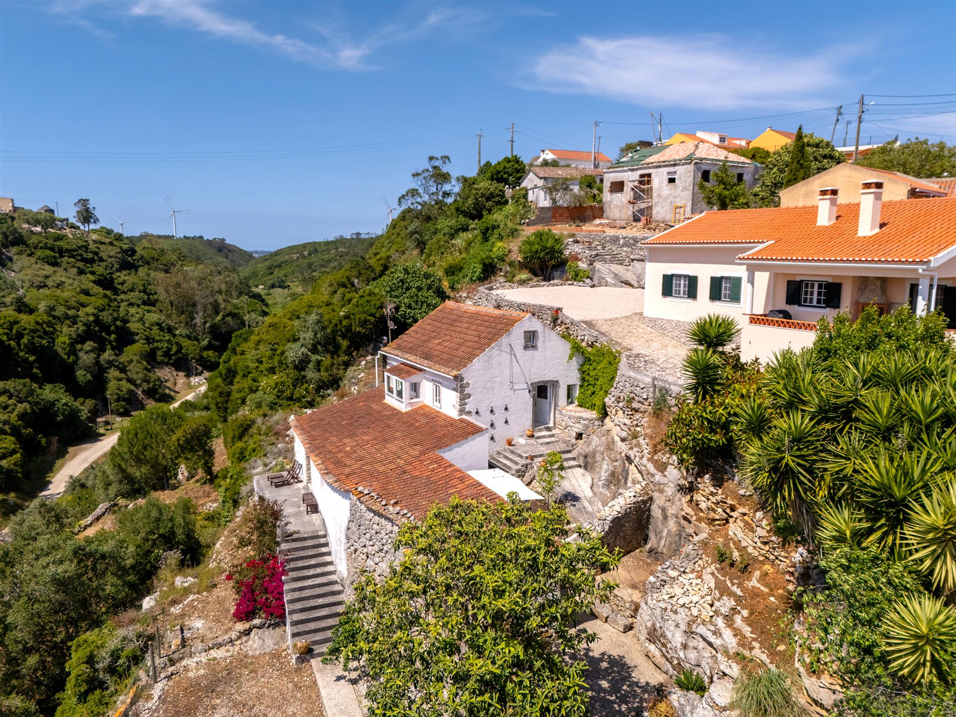 Country Villa Retreat in Historic Reguengo Grande: Nature's Embrace!